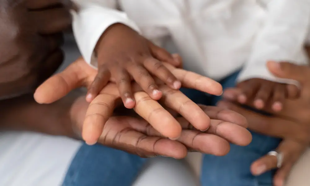 Bénin: un appel à la vigilance face aux fausses offres d’adoption d’enfants