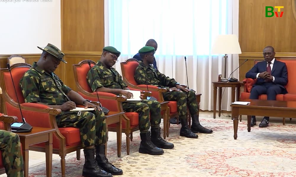 Coup d'Etat déjoué: l'armée nigériane reçue par le président Patrice Talon